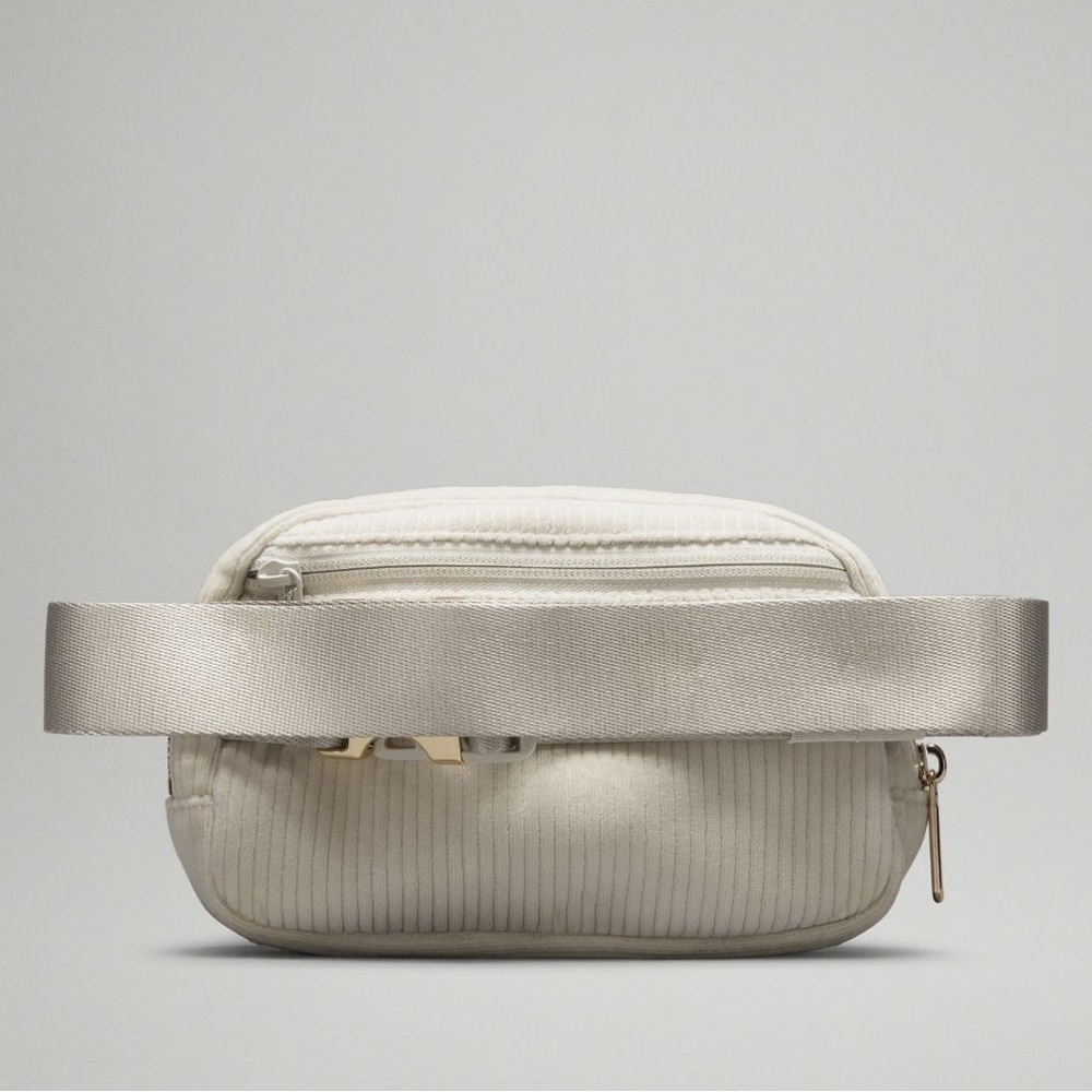 NEW LULULEMON EVERYWHERE BELT BAG CORDUROY BONE/GOLD - Picture 3 of 12